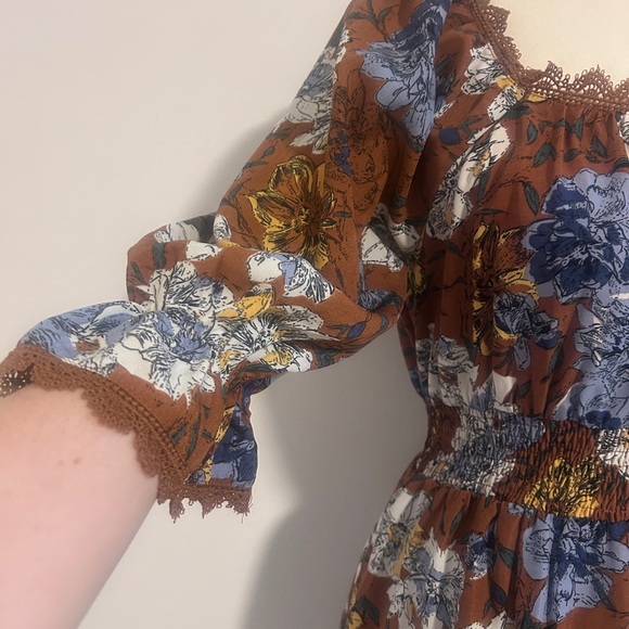 Polygram Floral Midi Dress w/Lace Detail and Pockets - Picture 3 of 10